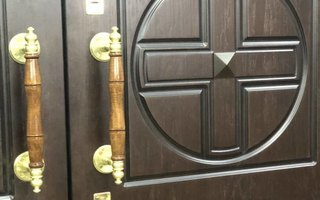 фурнитура железной двери в храм